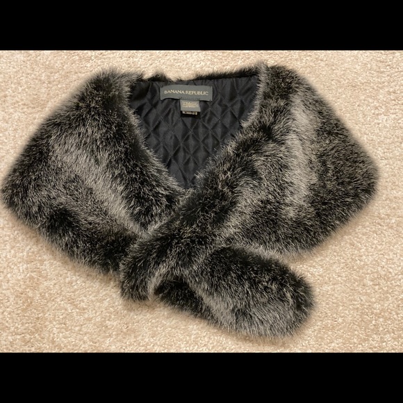 Faux Fur Banana Republic Scarf - Picture 9 of 10